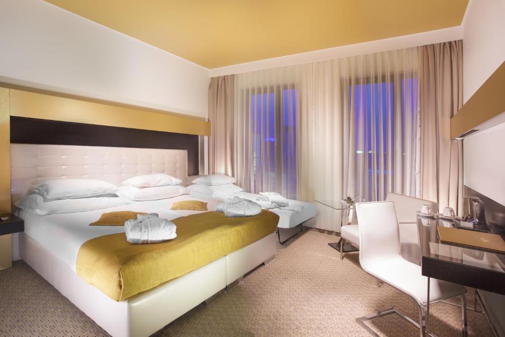 Grandior Hotel Prague - Double Room With Extra Bed