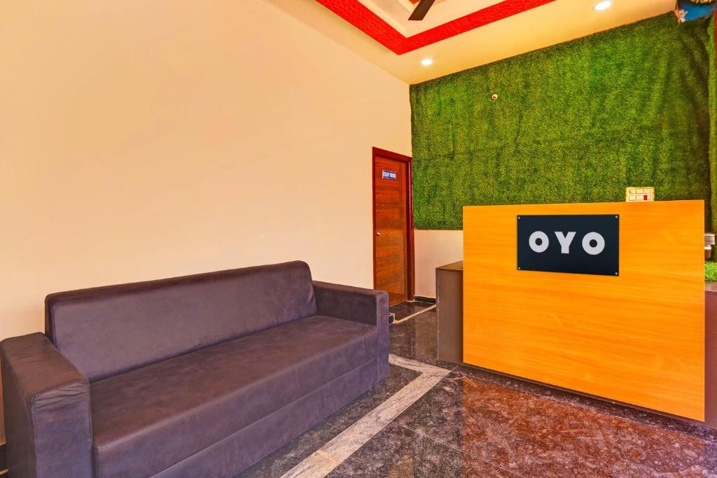 a living room with a couch and a tv at Super OYO Flagship RBS Classic Stay Boduppal in Hyderabad