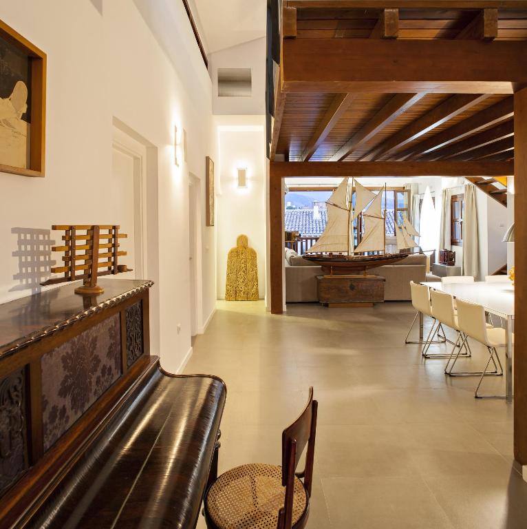 Smart Suites Albaicin - Three-Bedroom Apartment - Penthouse