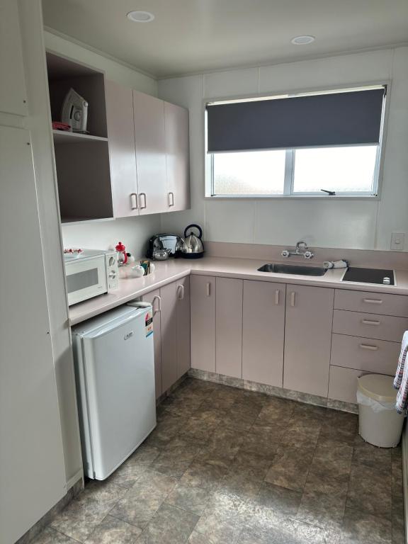 Kuchyň nebo kuchyňský kout v ubytování Helensborough Motor Inn