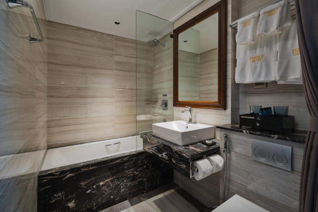 Peridot Gallery Classic Hotel - 4