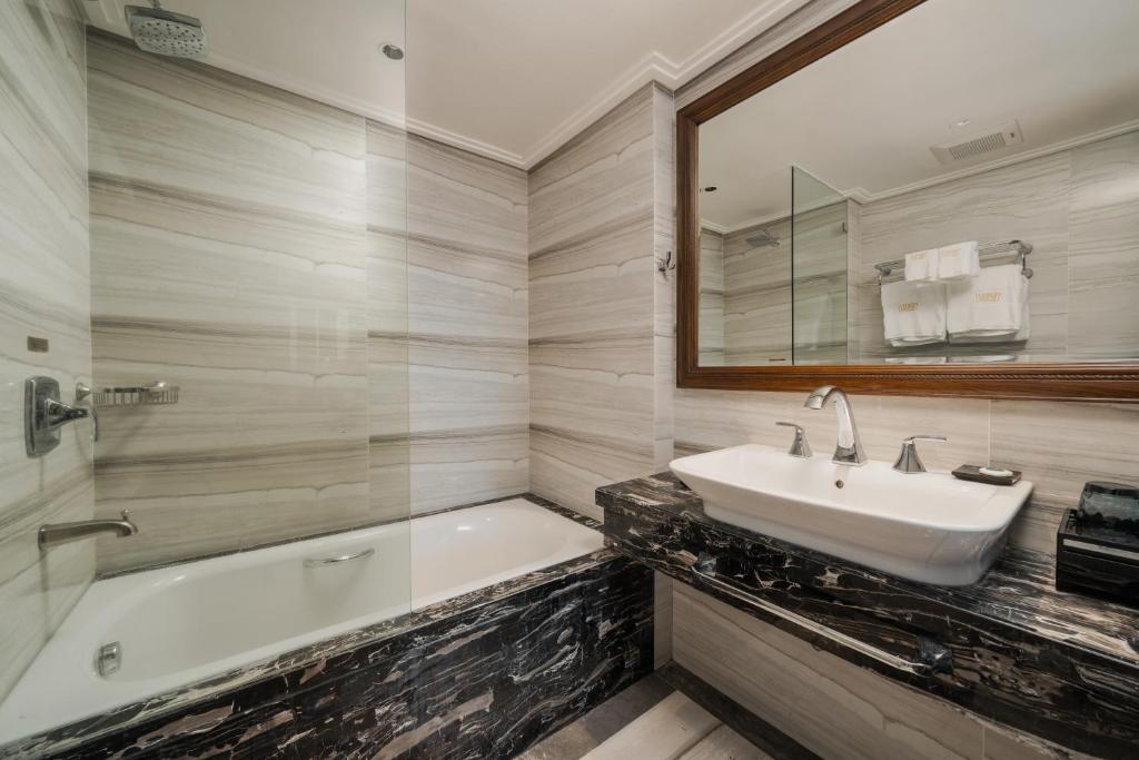 Peridot Gallery Classic Hotel - 17