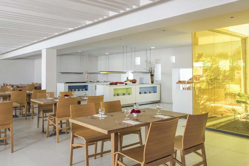 Кухня или мини-кухня в Iberostar Selection Diar El Andalous
