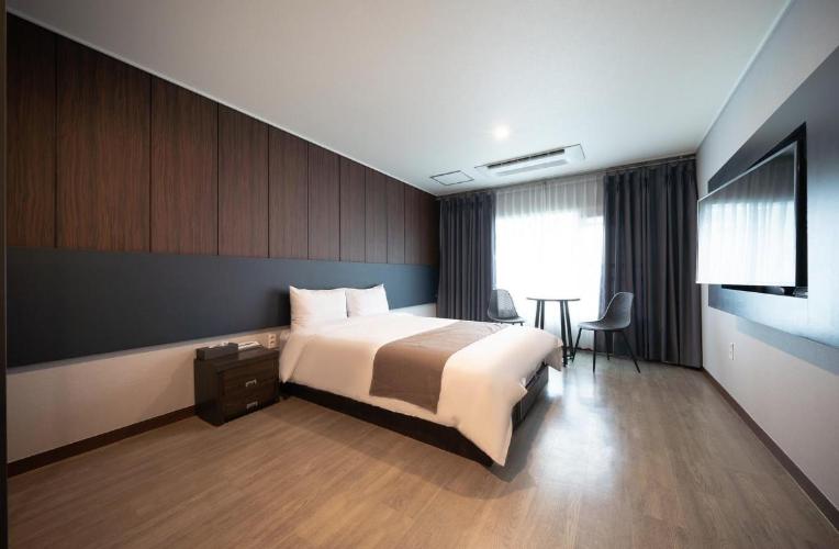 Säng eller sängar i ett rum på Jin Motel