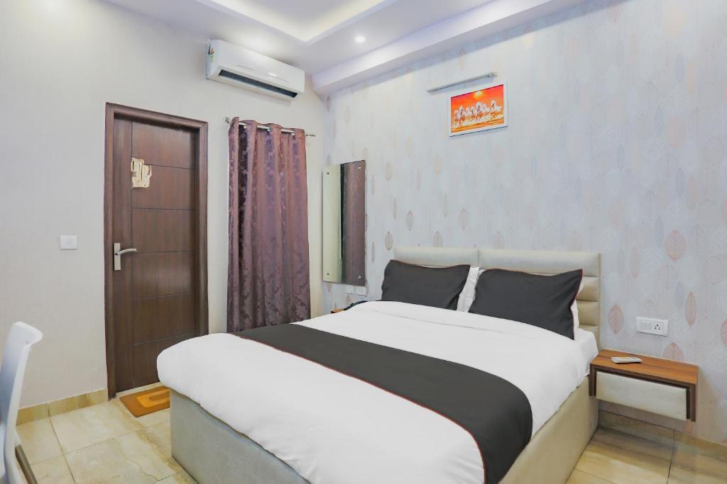 A bed or beds in a room at Hotel Essendi Hospitalities Llp