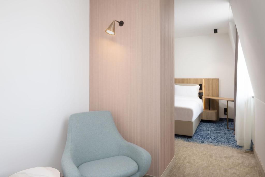 Postel nebo postele na pokoji v ubytování Courtyard by Marriott Cluj - Napoca Downtown