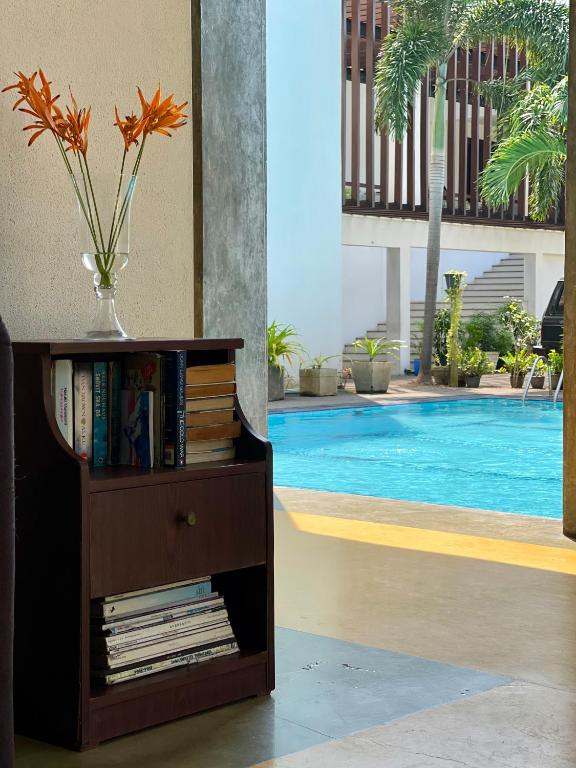 Bazén v ubytování Olanro Hotel Negombo nebo v jeho okolí