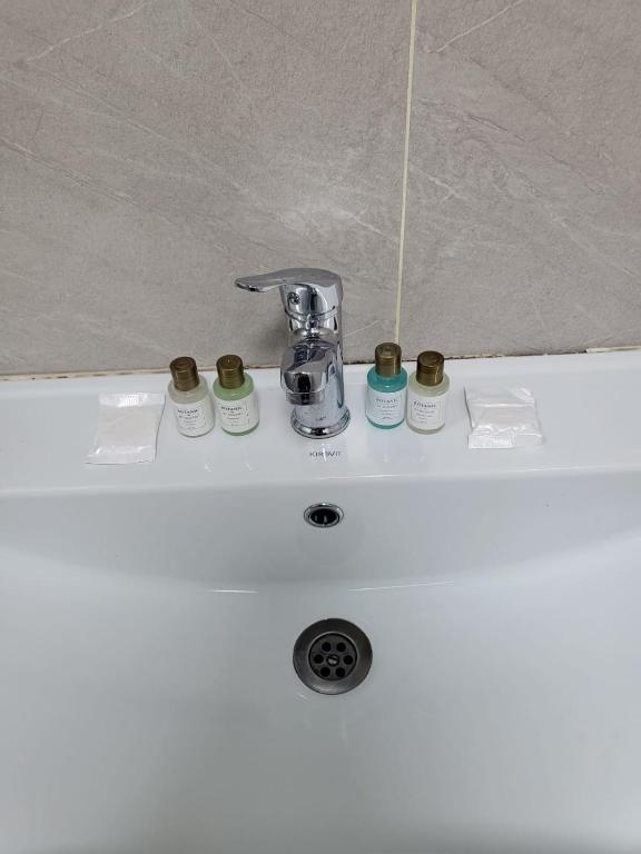 Koupelna v ubytování ZamZam-Madina Halal Hotels Group