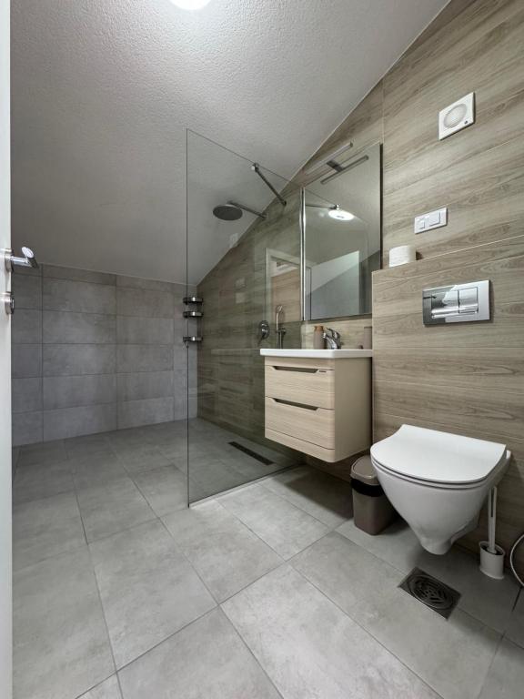 Koupelna v ubytování Triangle Rooms