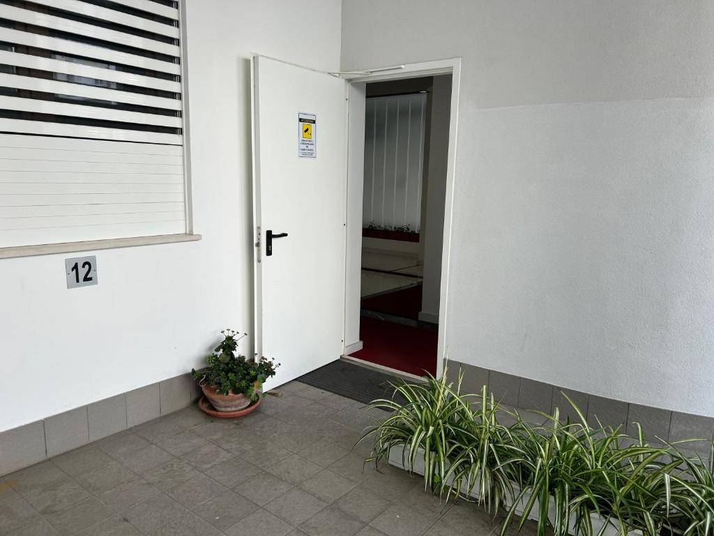 Central Modern Apartment Bari - 9