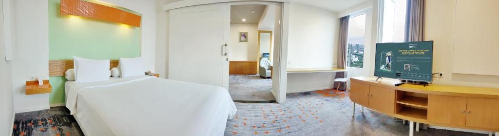 Letto o letti in una camera di HARRIS Suites fx Sudirman