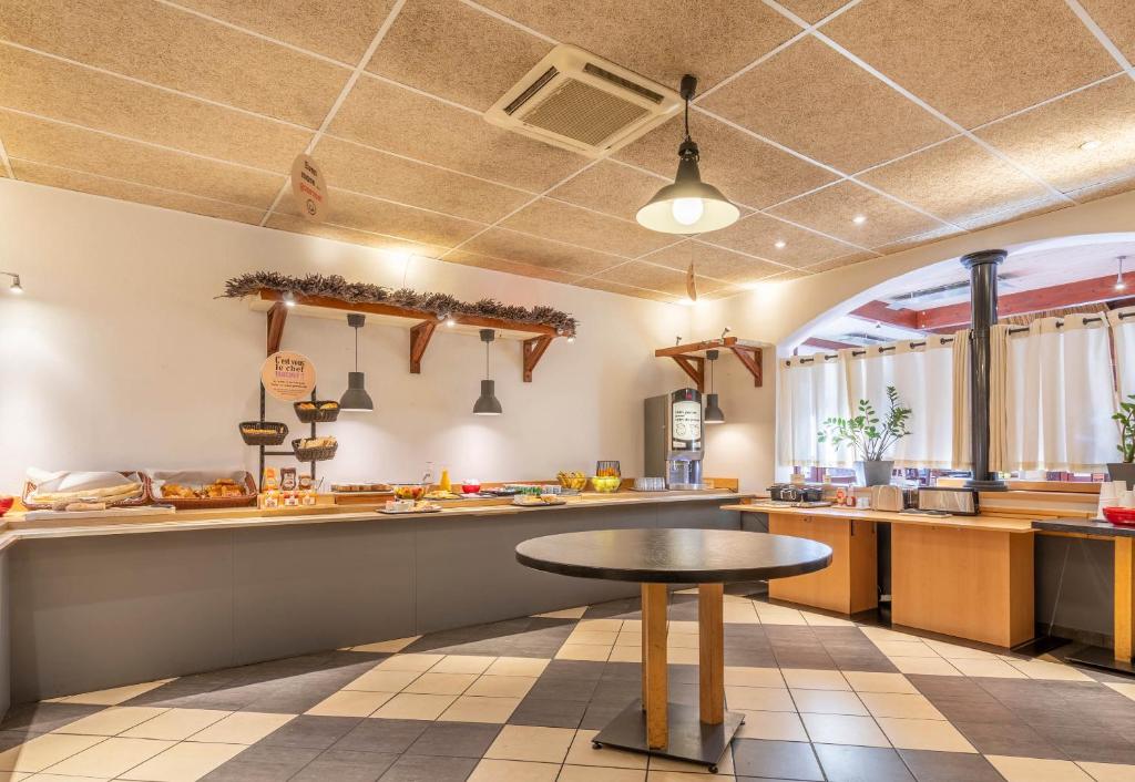 B&B HOTEL Marseille La Valentine Porte d'Aubagne
