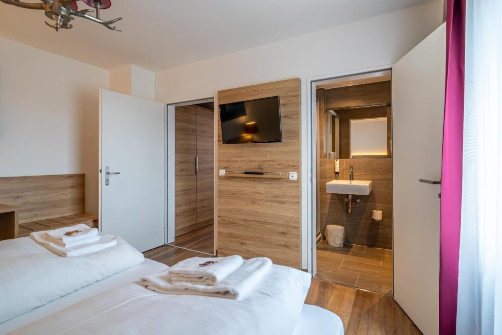 Postel nebo postele na pokoji v ubytování Hotel Weißbräu