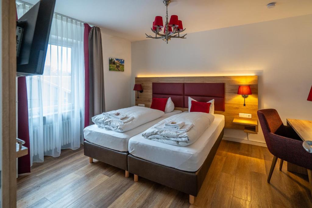 Postel nebo postele na pokoji v ubytování Hotel Weißbräu