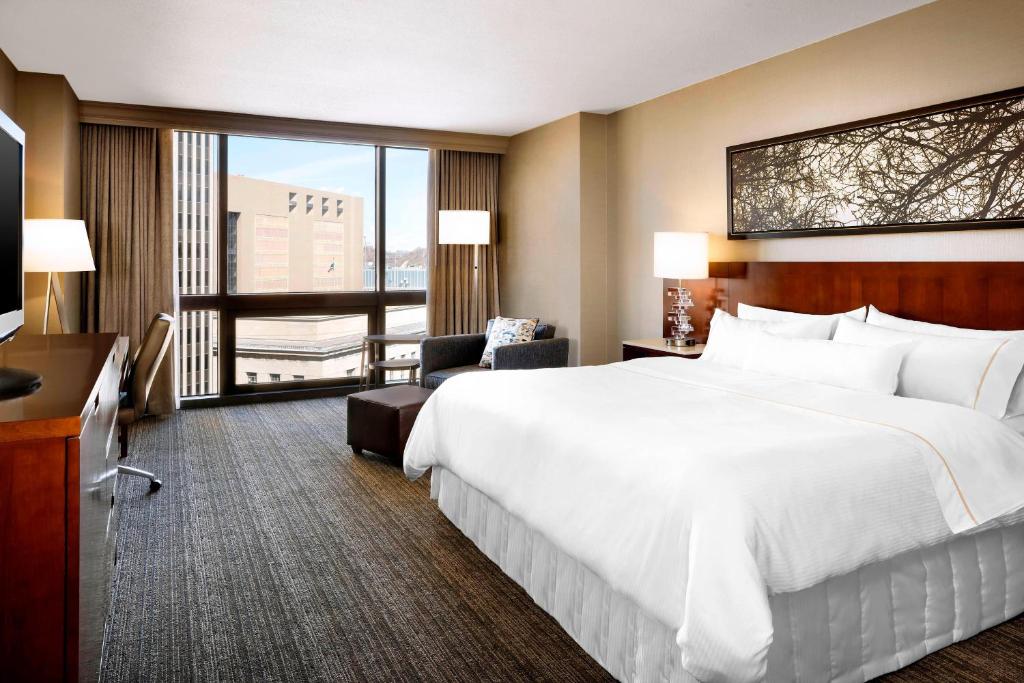 The Westin Cincinnati - Quarto De Hóspedes, 1 Rei, Vista Da Fountain Square