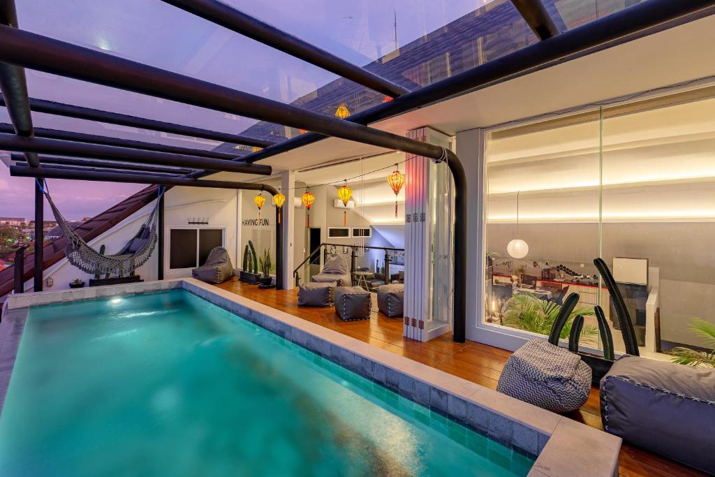 Inside a £4,200,000 London Penthouse with Incredible City ... - YouTube