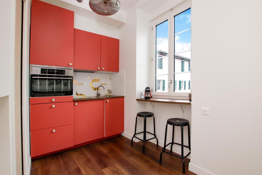 Fotografia z galérie ubytovania Bel appartement, offrant calme et luminosité, proche Côte des Basques v destinácii Biarritz