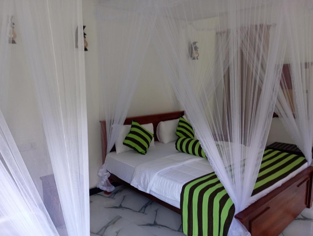 Postel nebo postele na pokoji v ubytování Forest Paddy Homestay