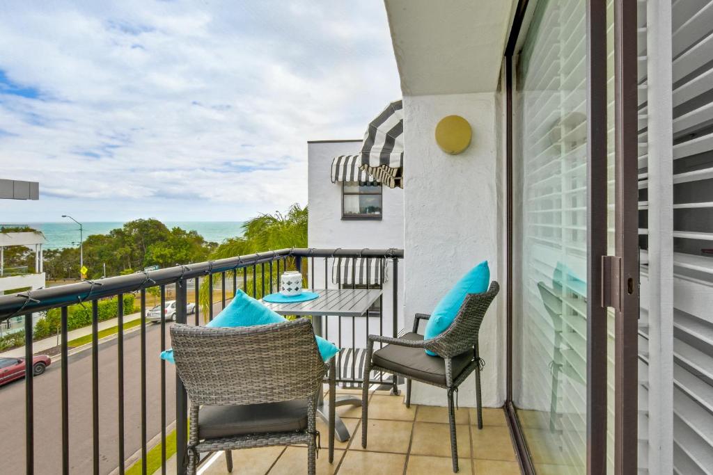 Balkón nebo terasa v ubytování Coastal Chic Apartment - Mooloolaba and Alex