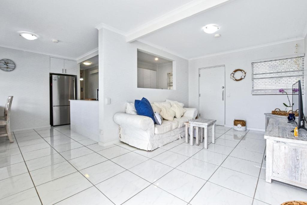Kuchyň nebo kuchyňský kout v ubytování Coastal Chic Apartment - Mooloolaba and Alex