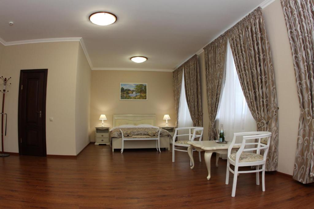 Alexandrovskaya Sloboda Hotel - Luxe Tweepersoonskamer