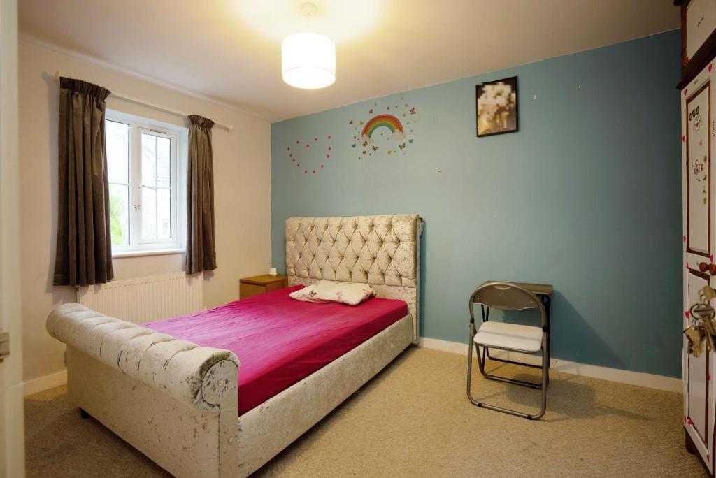 Una cama o camas en una habitación de Large Luxury rooms to Let in Newcastle