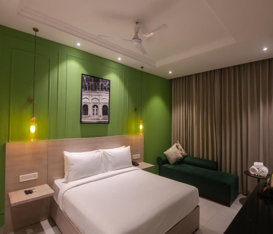 Postel nebo postele na pokoji v ubytování Hotel Wonder Hills,Har ki Pauri Road Haridwar