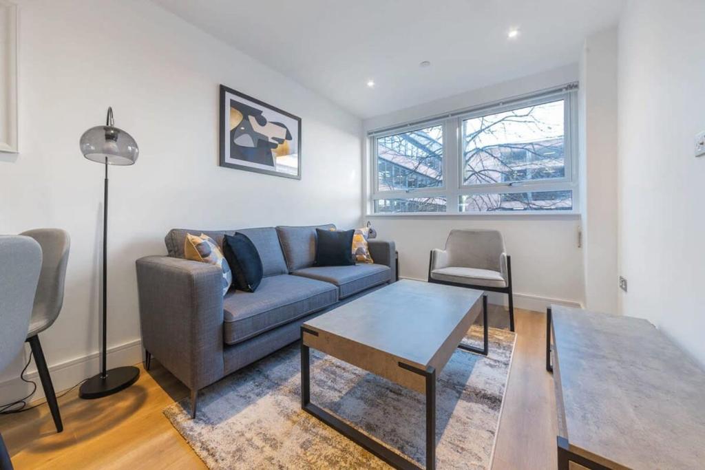 a living room with a couch and a table at Modern 1 Bedroom Apartment in East Grinstead in East Grinstead