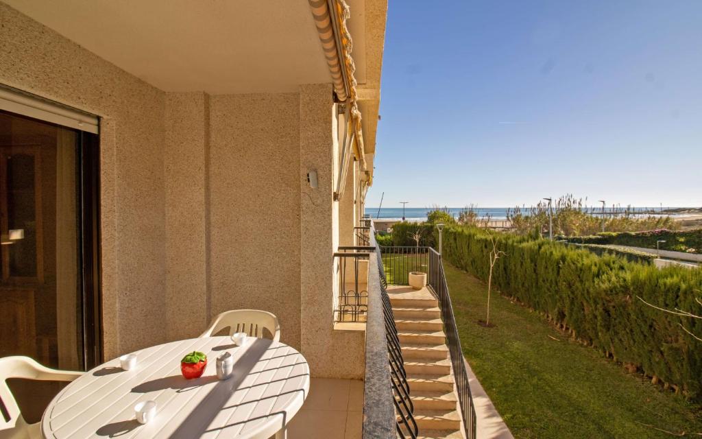 En balkon eller terrasse på Primera línea Playa Cargador - Playamar 1012 ALBERT VILLAS
