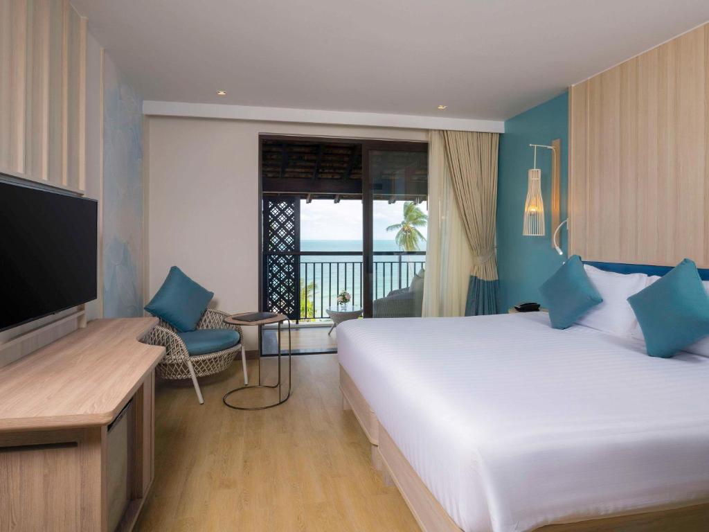 Postel nebo postele na pokoji v ubytování Mercure Samui Chaweng Tana