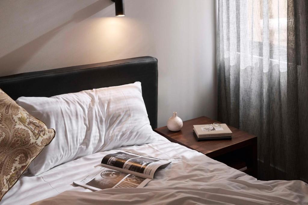The Victoria Hotel - Heritage King Room