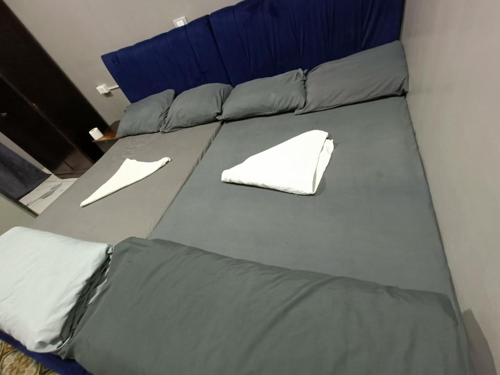 เตียงในห้องที่ Titi Pyramids hostel