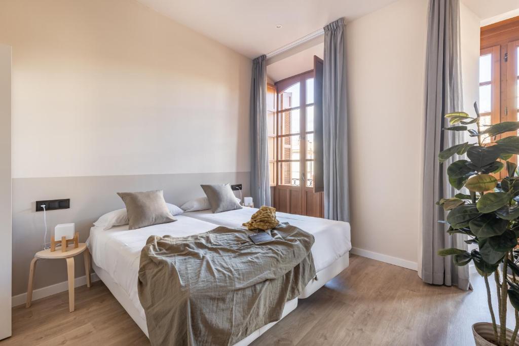 Posteľ alebo postele v izbe v ubytovaní Apartamentos Líbere Málaga Teatro Romano