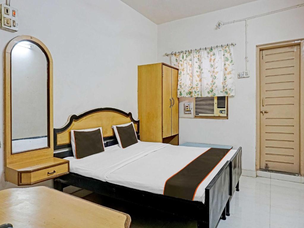 En eller flere senger på et rom på Thakkar Lodge