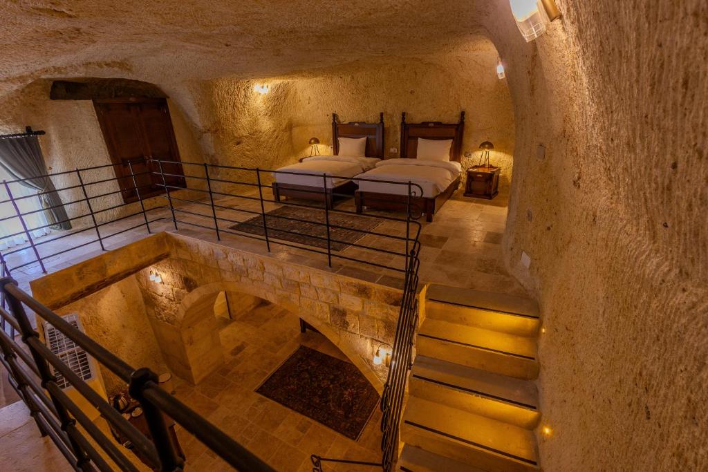 Postel nebo postele na pokoji v ubytování Seraphim Cave Suites & SPA