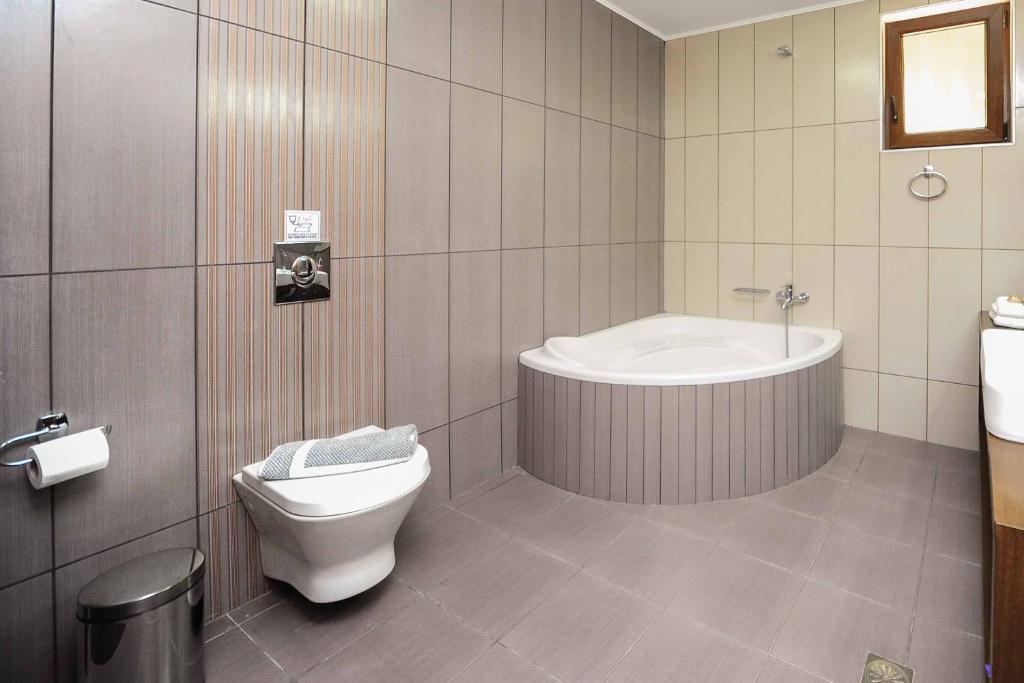A bathroom at Villa Orsalia