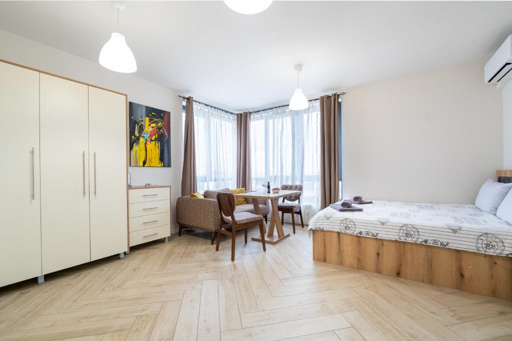 Travel Proud WOW studios for rent - bul Montevideo 25A - B - Studio Roi