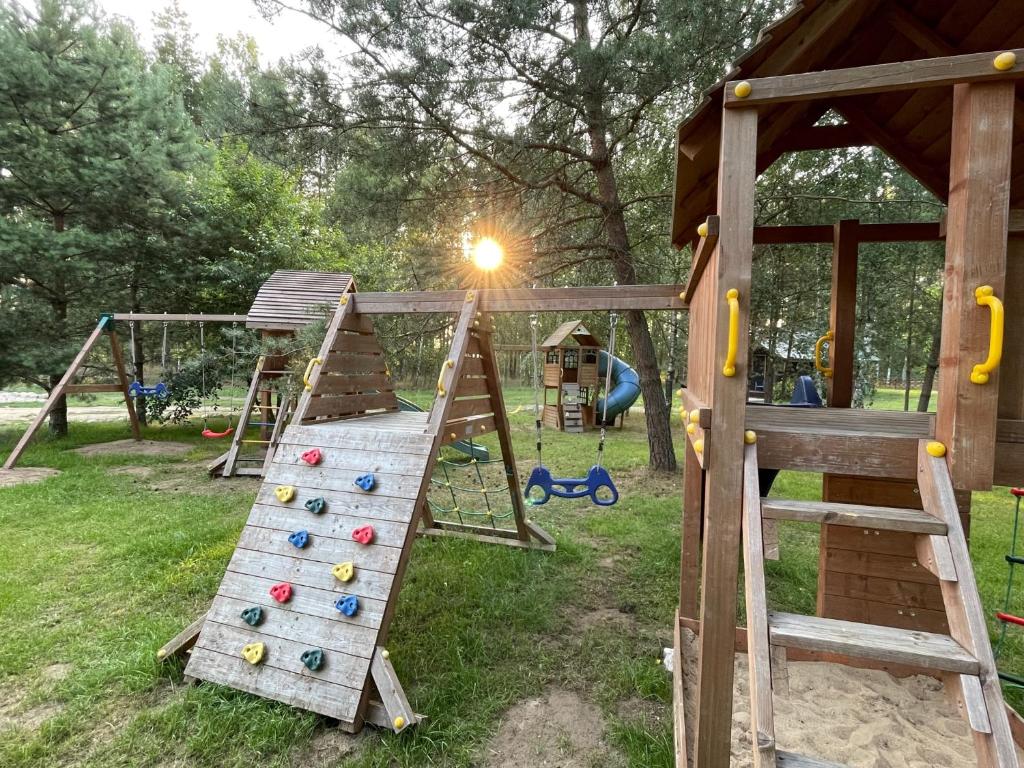 Herní místnost nebo prostor pro děti v ubytování Latowisko