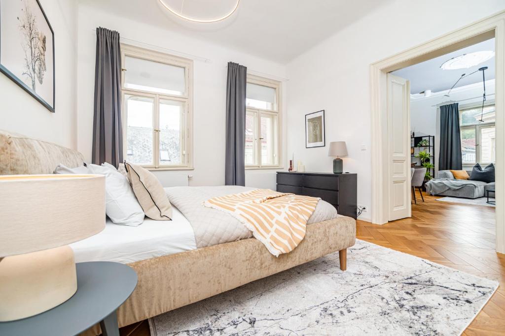 Posezení v ubytování Luxurious 3bed very spacious apt in the best area