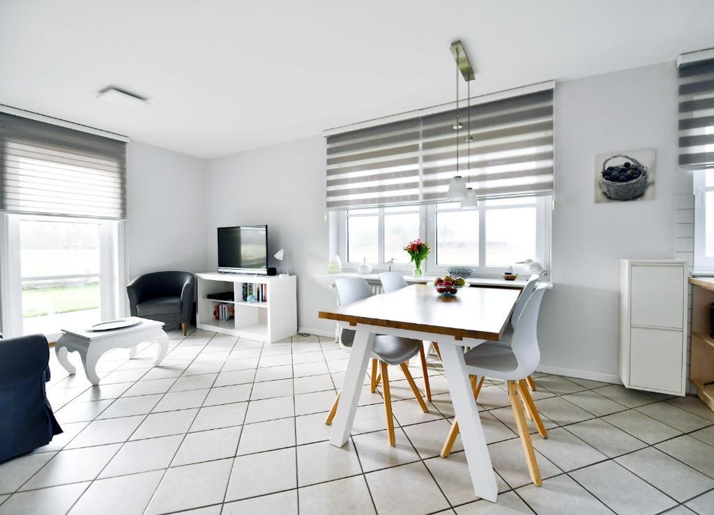 Μια τηλεόραση ή/και κέντρο ψυχαγωγίας στο Haus Windhuug Wohnung 2
