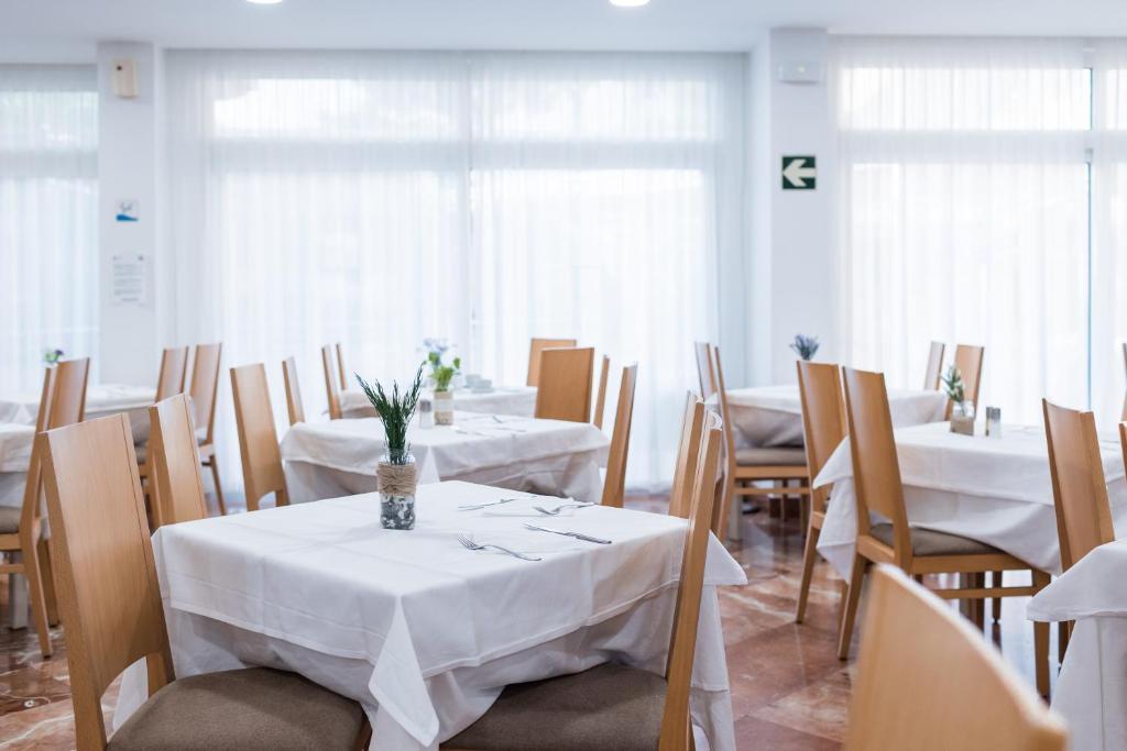 A seating area at Sagitario Playa