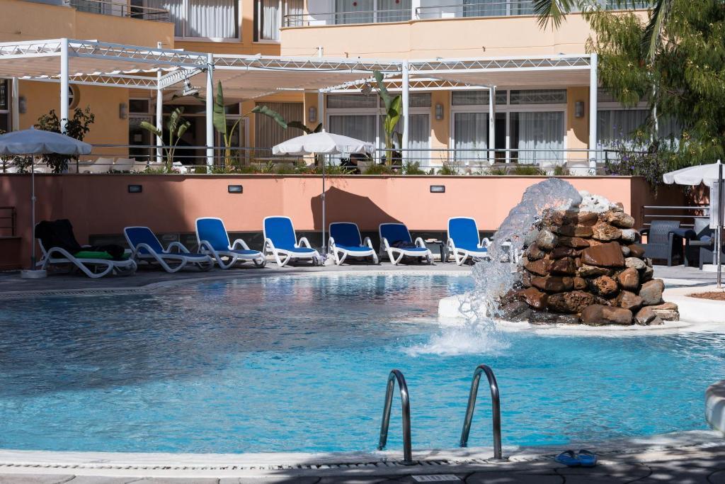 The swimming pool at or close to Sagitario Playa