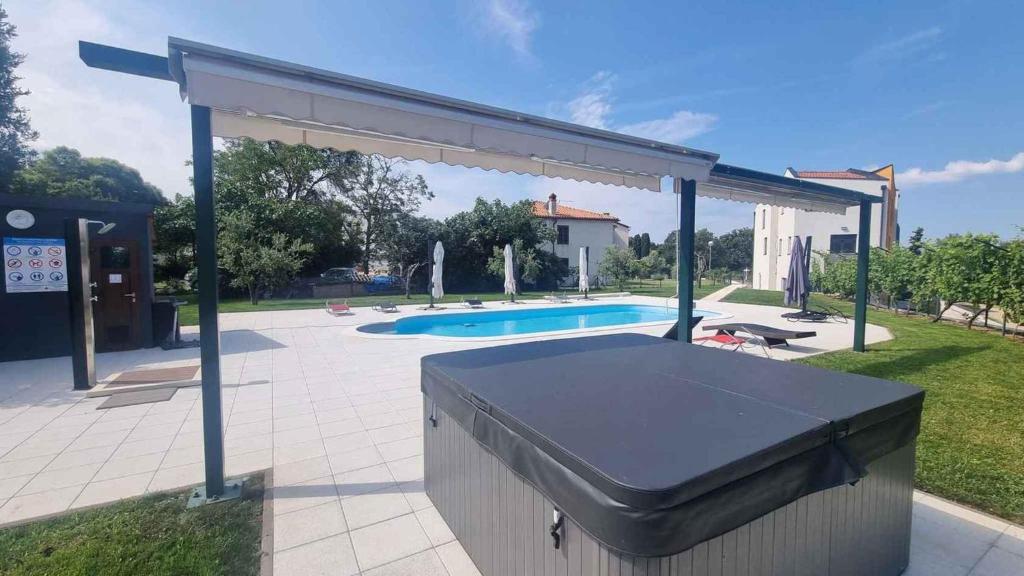 Zdjęcie z galerii obiektu Apartment in Njivice/Insel Krk 27855 w mieście Nijvice