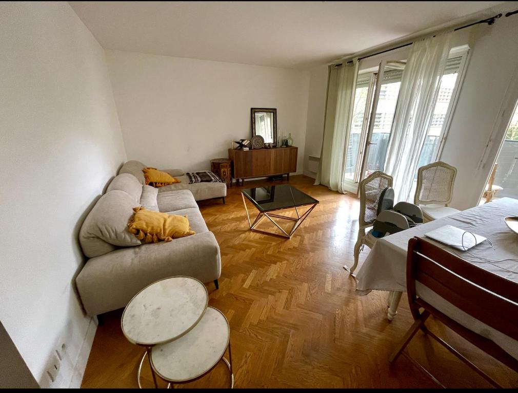 Grand appartement lumineux pr&egrave;s de Paris &#xD734;&#xC2DD; &#xACF5;&#xAC04;