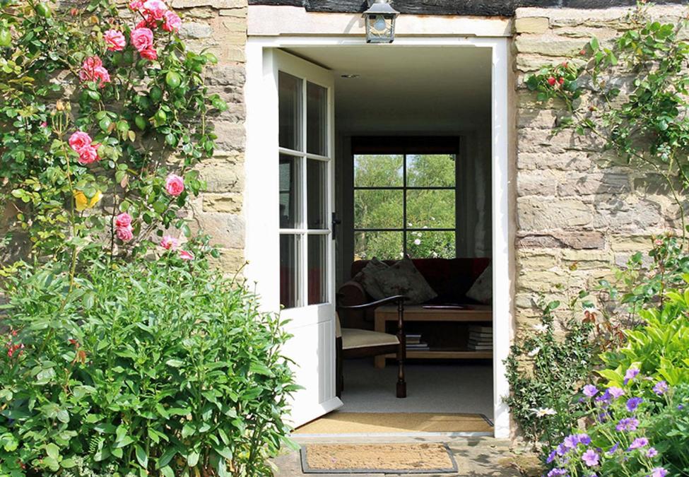 Κήπος έξω από το Dee's Cottage at Brinsop