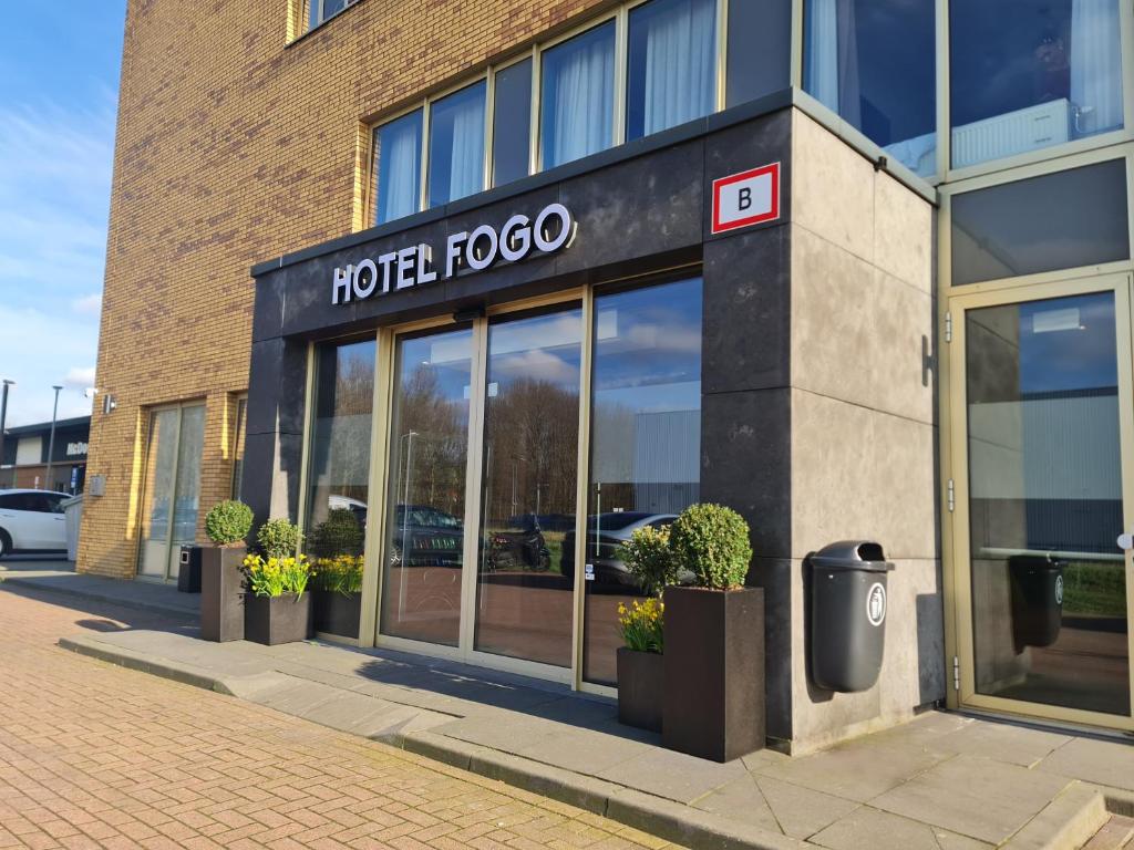 cartello arothrooco sul lato di un edificio di Hotel Fogo Amsterdam ad Amsterdam