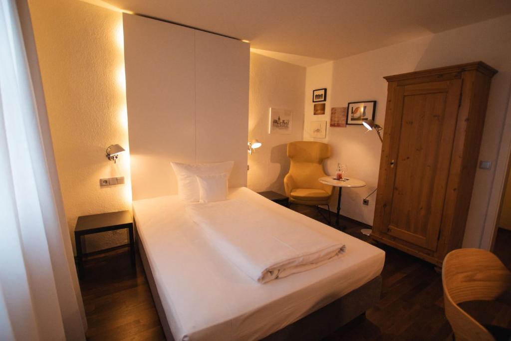 Postel nebo postele na pokoji v ubytování Hotel am Main