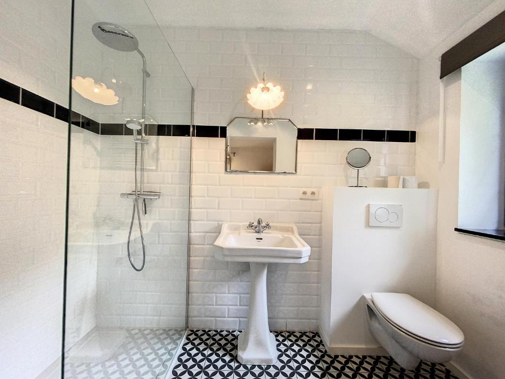 a white bathroom with a sink and a shower at Gîte à Esneux - A La Belle Epoque d&#39;Esneux in Esneux
