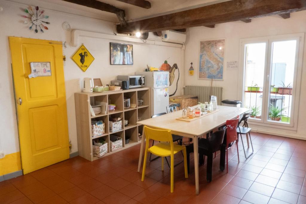 Kuchyň nebo kuchyňský kout v ubytování Hostel Il Nosadillo - Bologna