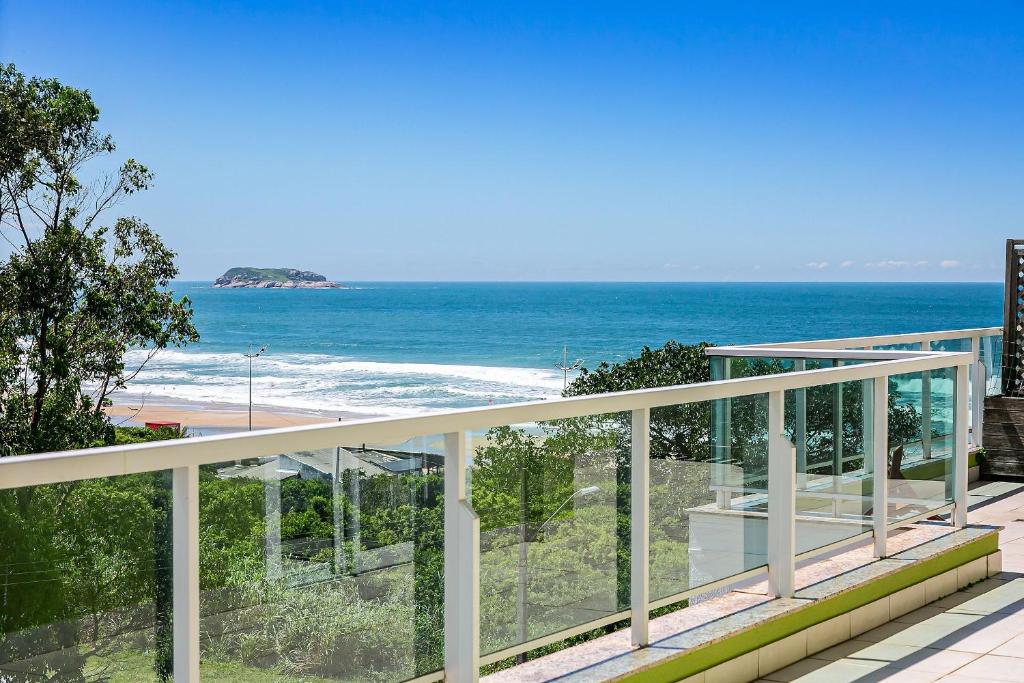 a view of the ocean from the balcony of a house at Apto cobertura com vista p/ mar, Floripa ASR304 in Florianópolis